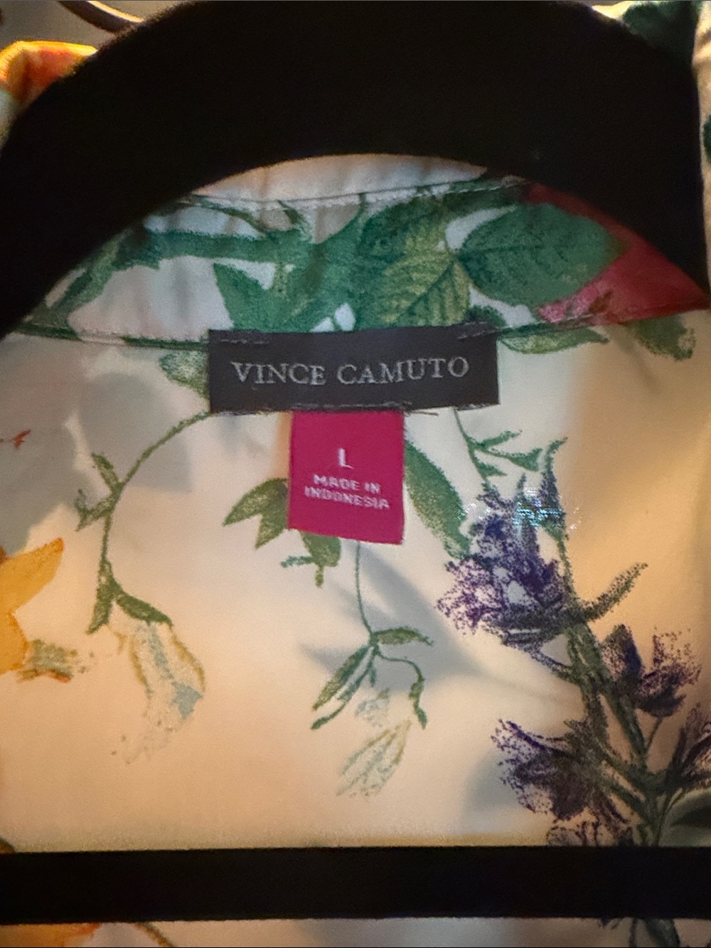 Sexy + sweet Floral Vince Camuto Print Women’s Button-Front Blouse - Picture 3 of 9